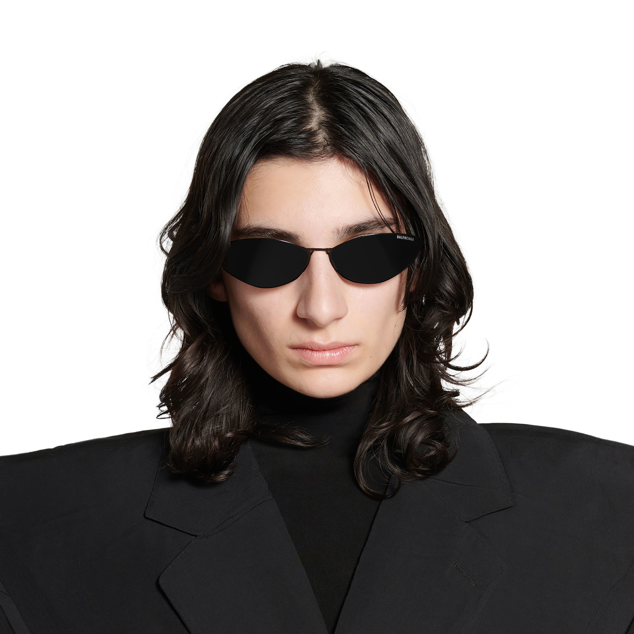 Malibu Round Sunglasses in Black - Image 2